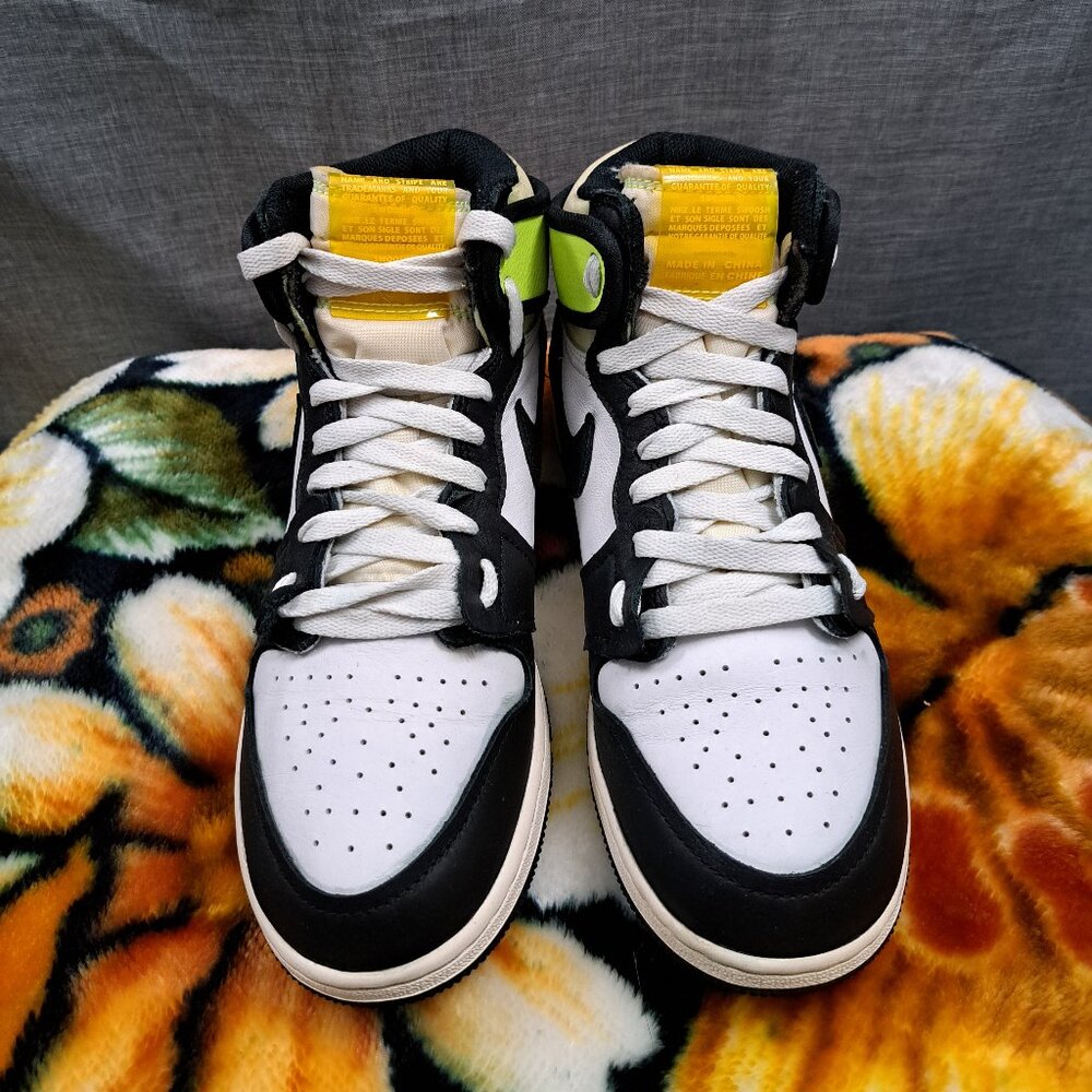 %Air Jordan 1 Retro High White Volt Size GS 6Y / 7.5 Women AJ24 - Picture 3 of 12